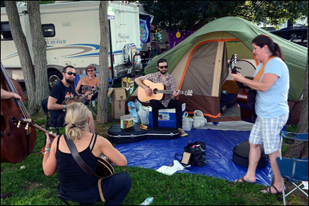 Impromptu bluegrass jams are a staple of the entertainment scene in Owensboro. (Photo: Craig Lamb)